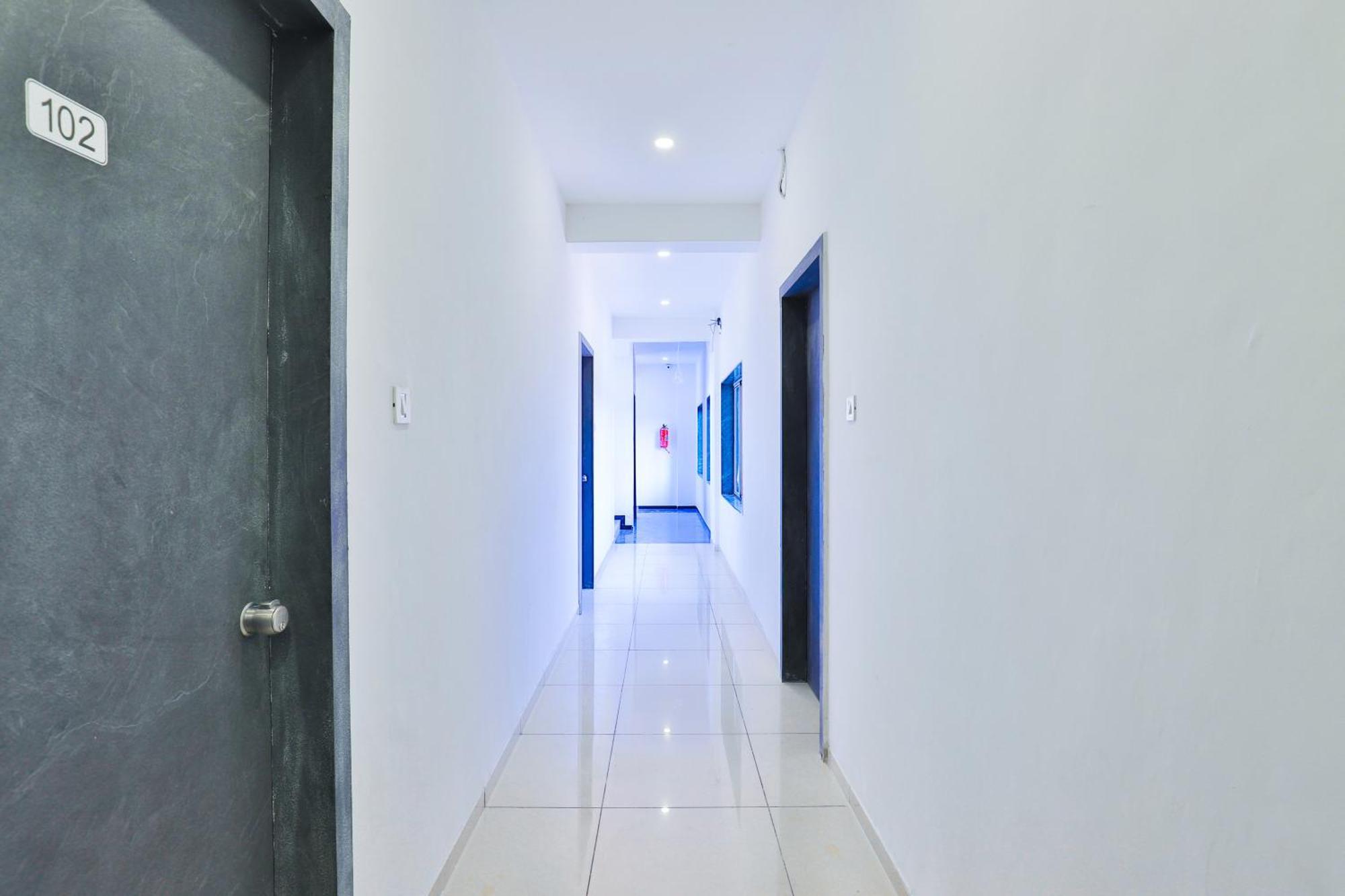Nova Hotel New Crossroad Rajkot Εξωτερικό φωτογραφία