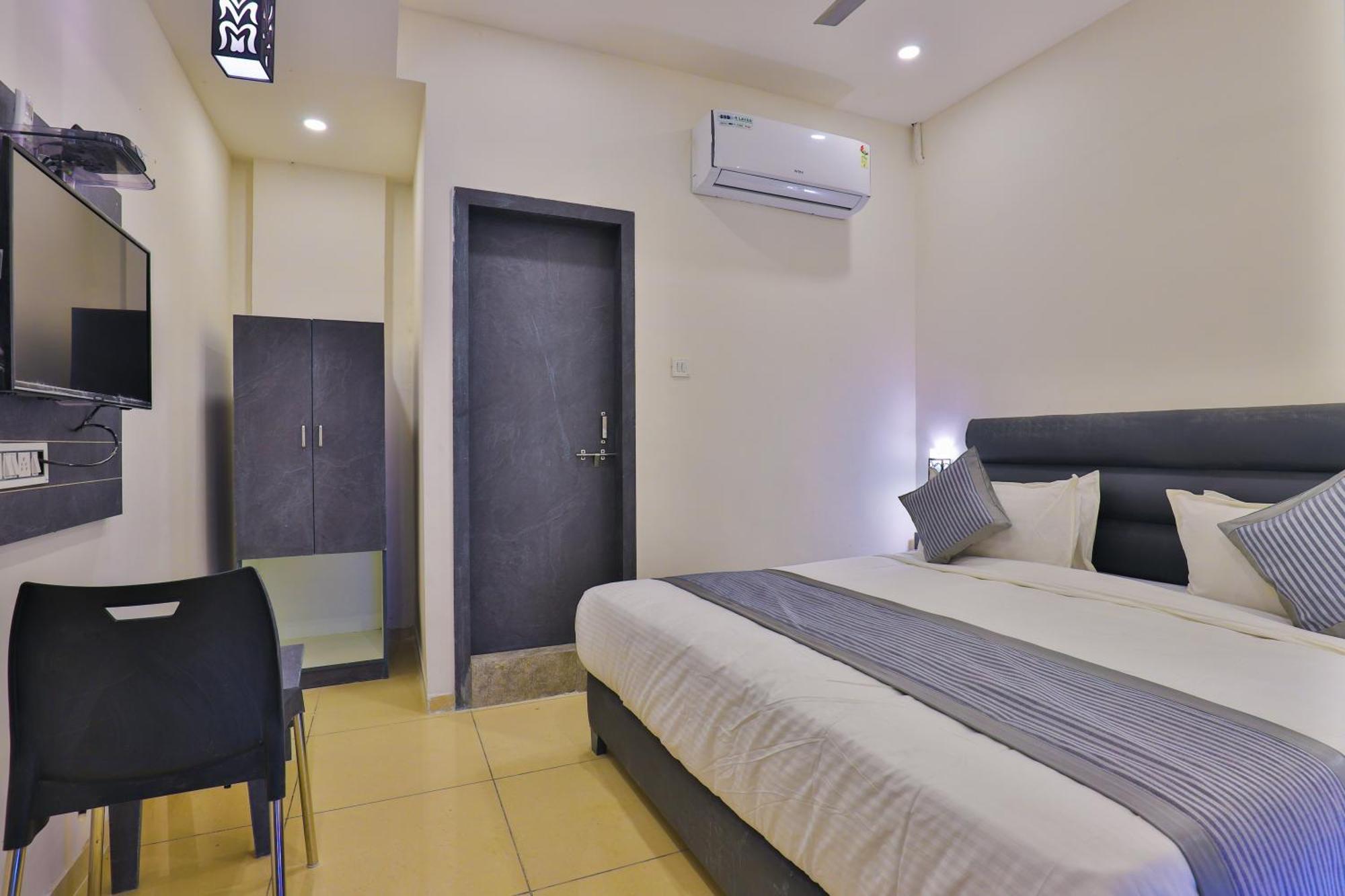 Nova Hotel New Crossroad Rajkot Εξωτερικό φωτογραφία