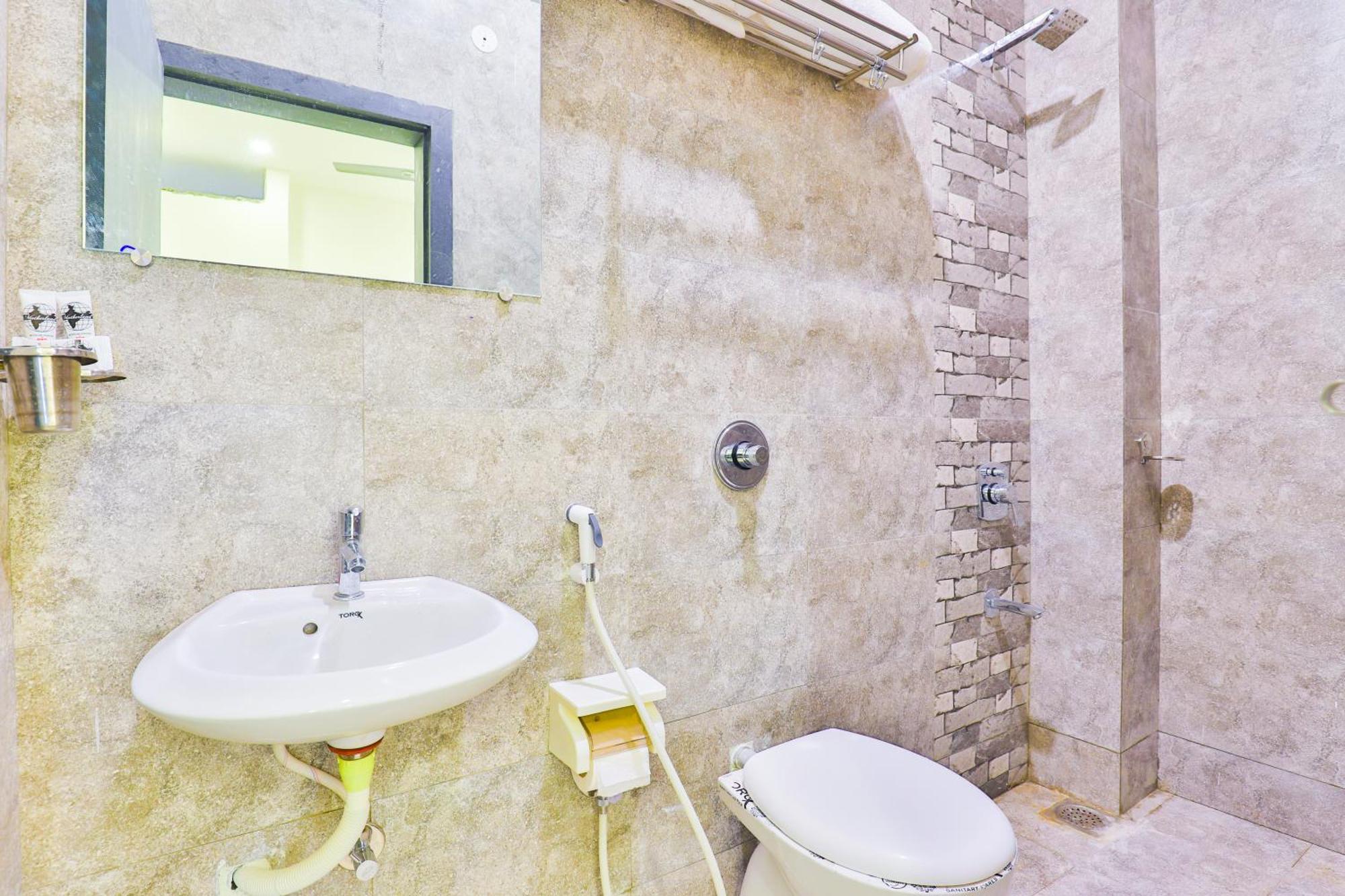 Nova Hotel New Crossroad Rajkot Εξωτερικό φωτογραφία