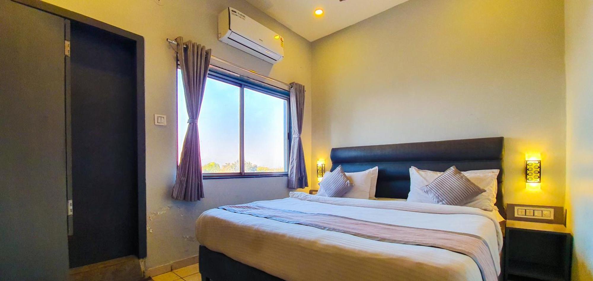 Nova Hotel New Crossroad Rajkot Εξωτερικό φωτογραφία