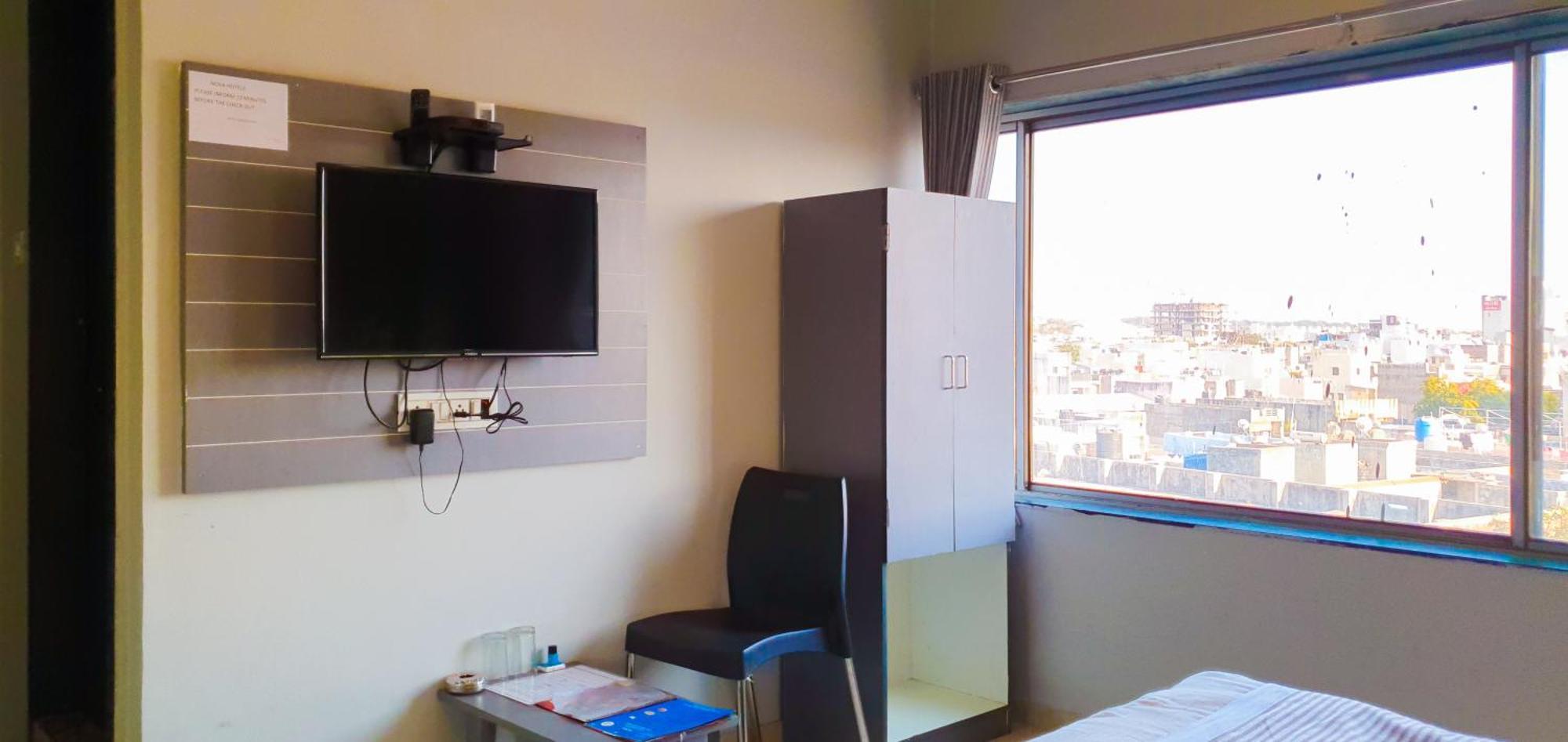 Nova Hotel New Crossroad Rajkot Εξωτερικό φωτογραφία