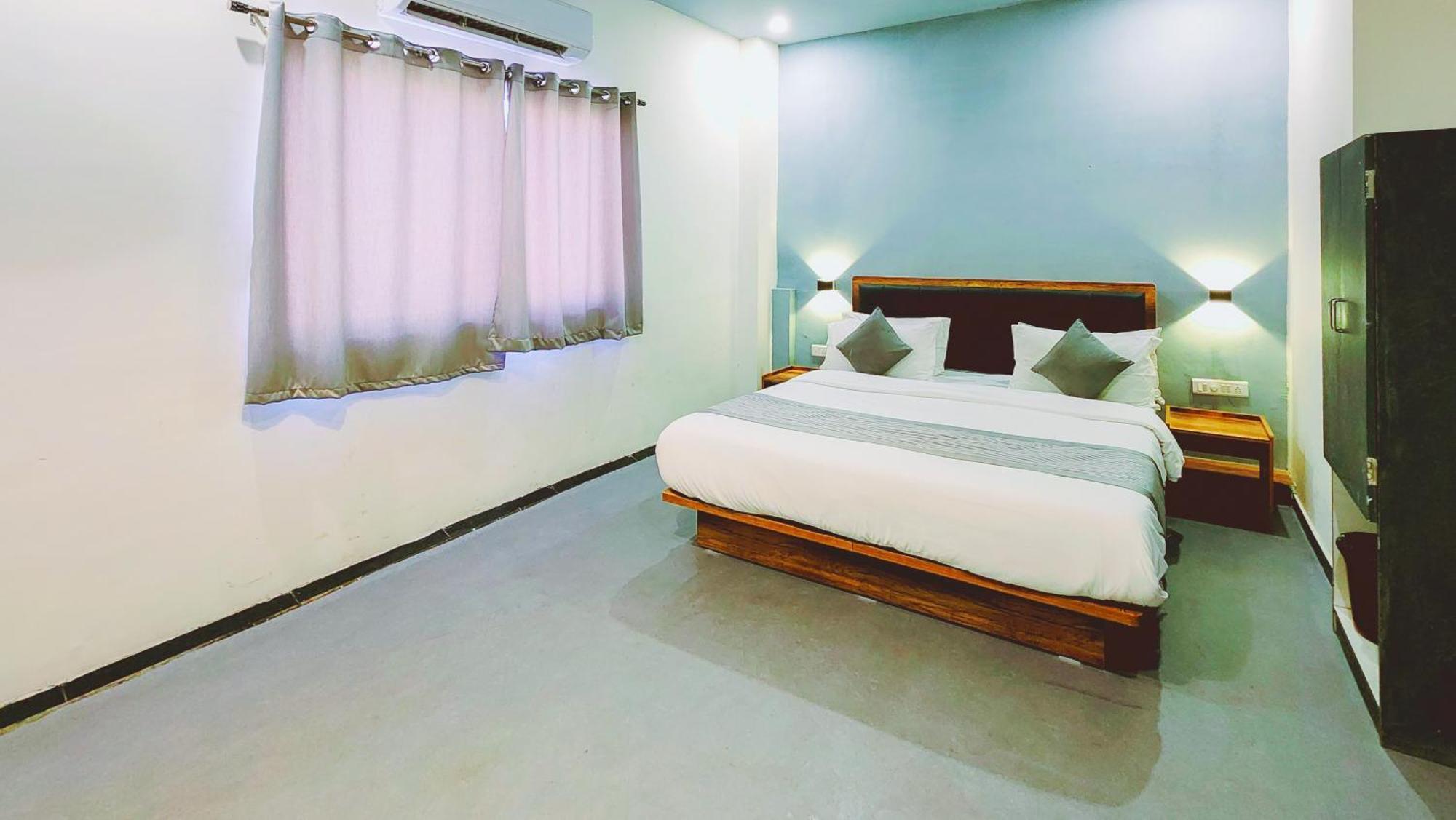 Nova Hotel New Crossroad Rajkot Εξωτερικό φωτογραφία