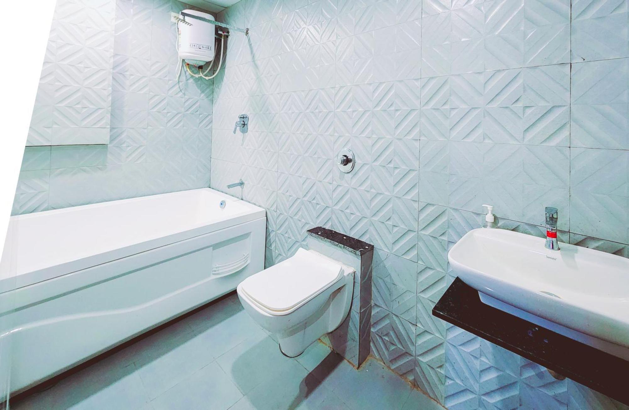Nova Hotel New Crossroad Rajkot Εξωτερικό φωτογραφία